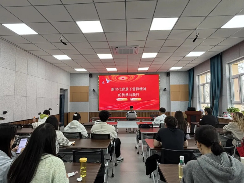马克思主义学院研究生“星火”宣...